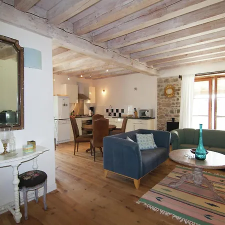 Cozy In Roussines, Dordogne, Cleaning Included Roussines