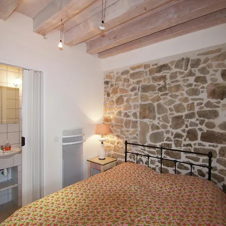 Cozy In Roussines, Dordogne, Cleaning Included * Roussines